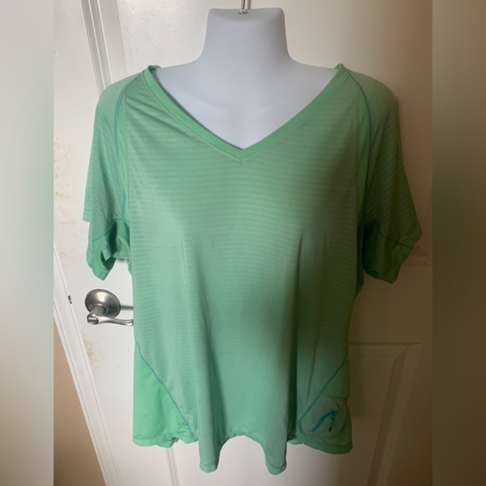 Kirkland Women's XL Light Green Athletic T-Shirt with small zipper pocket